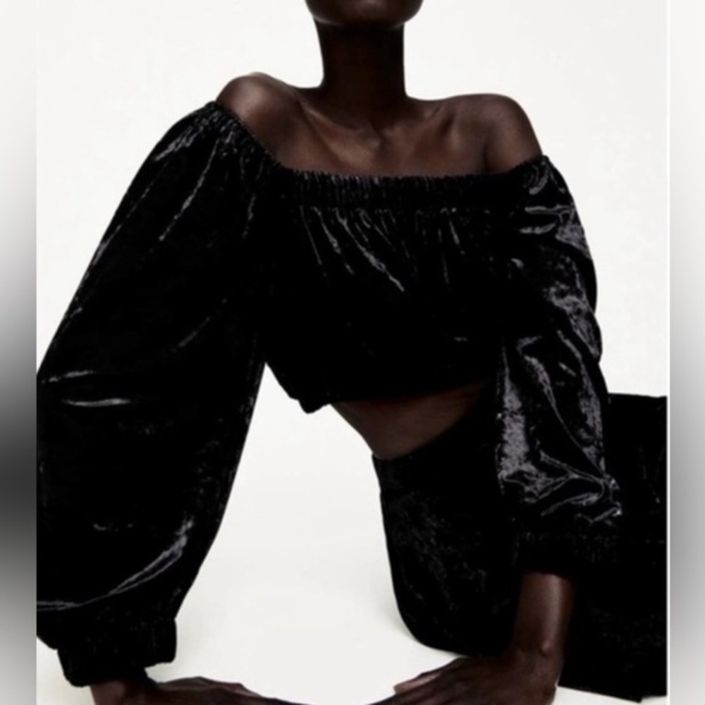 Zara Black Velvet Off Shoulder Puff Sleeve Crop Top Blouse Size Small NWT